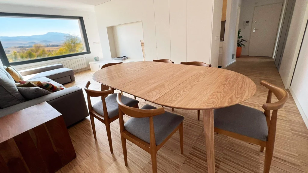 Des tables rondes, extensibles et pleines de caractère : voilà les tables Norma et Mode.