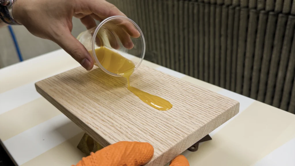 Mesas ovaladas Luma: diseño en madera de roble, calidez y funcionalidad 6 lacados