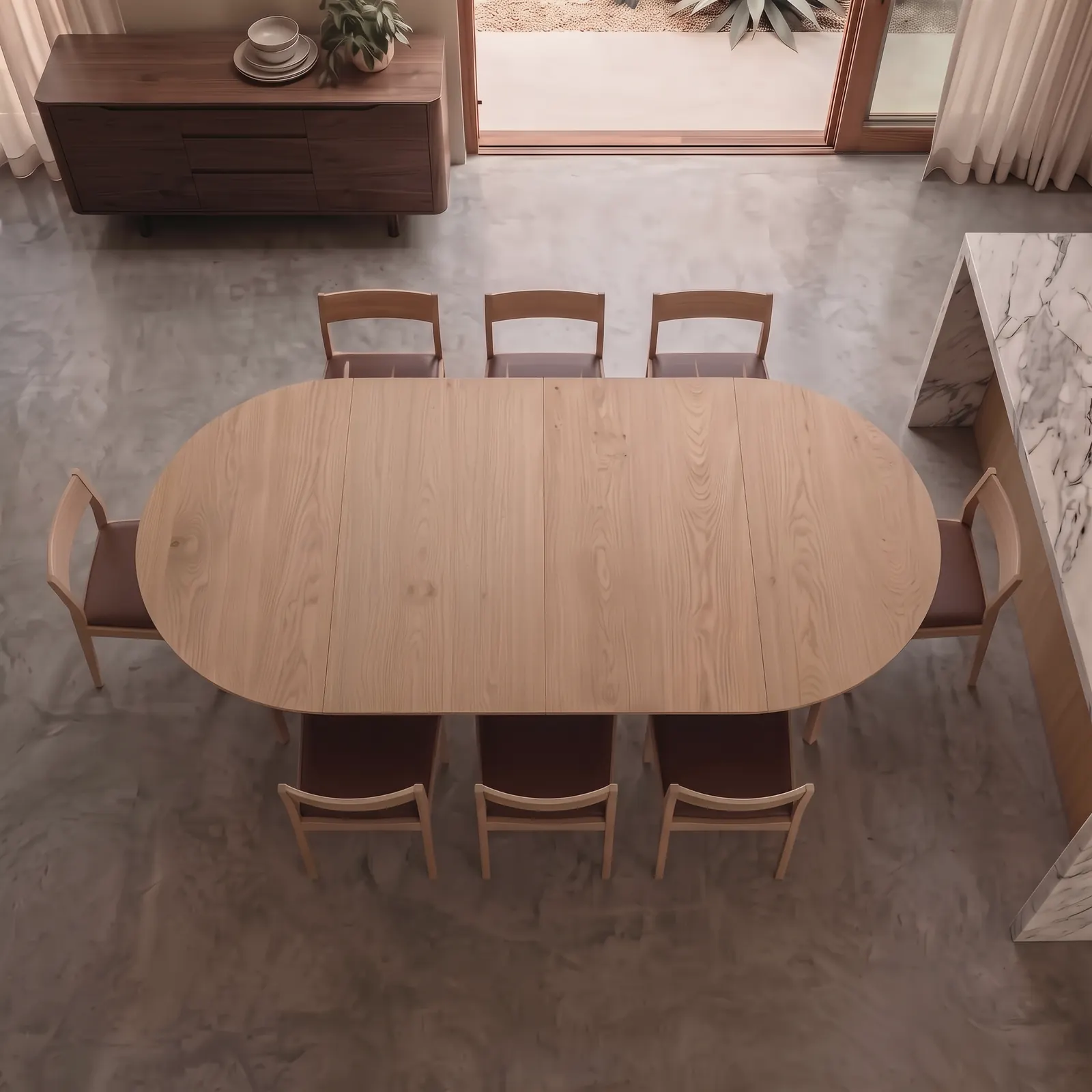 Derselbe Tisch mit zwei Einlegeplatten, oval und lang, mit acht Stühlen